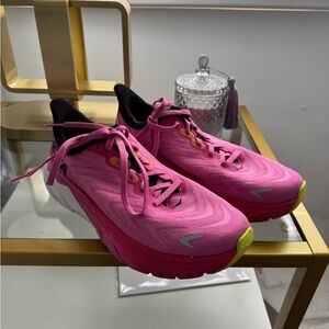 Hoka Pink Running Shoes (Arahi 6)